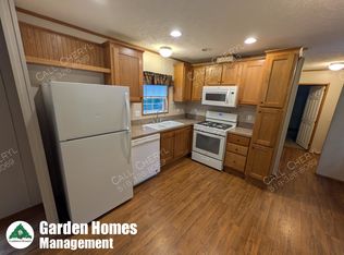 204 Pinegrove Dr, Troy, NY 12180