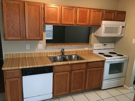 3rd image of 813 Little Creek Dr