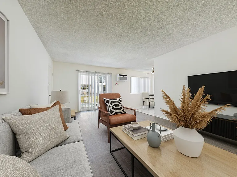 Woodman Apartments — Photo 7