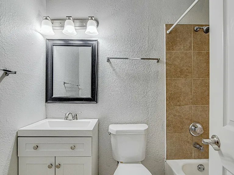 304 E Mitchell St — Photo 39