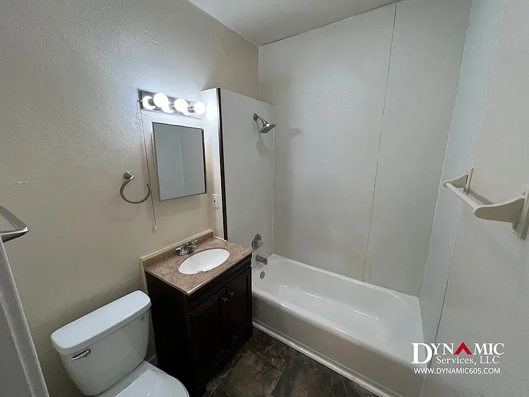 1417 W 10th St — Photo 14