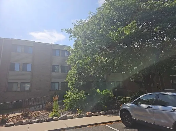 1871 Silver Bell Rd, Saint Paul, MN 55122