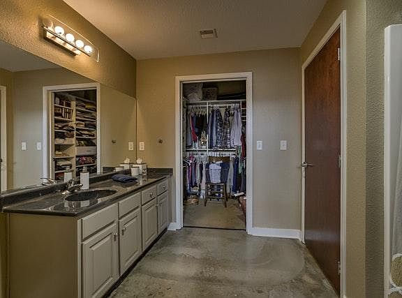 3rd image of 1535 Walnut St APT 302