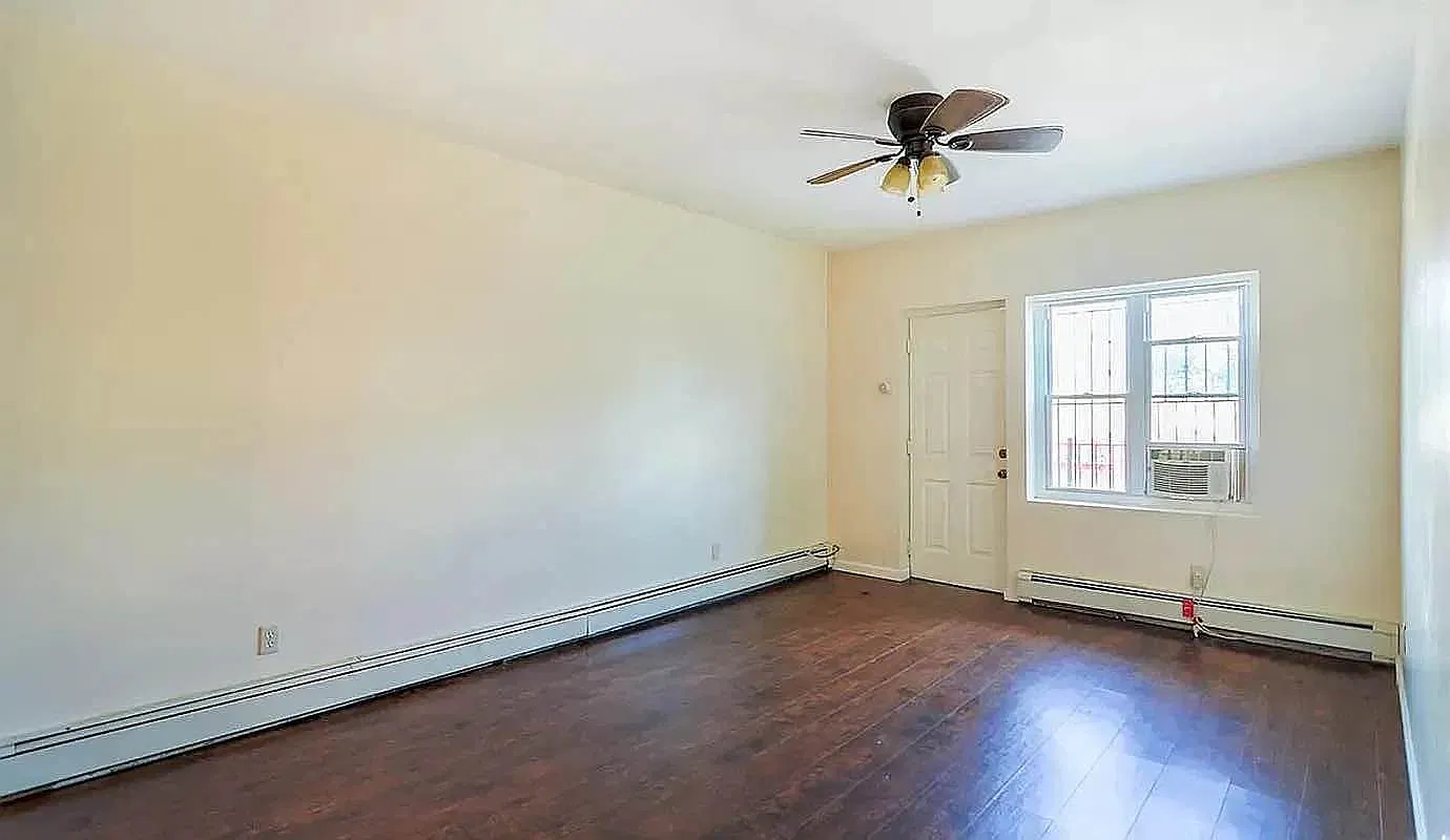 195 Stanhope Street — Photo 1
