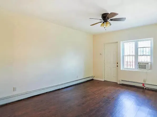 195 Stanhope Street image 1 of 7