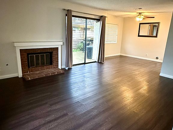 3rd image of 1178 Strawberry Ln