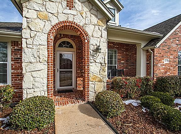2nd image of 1417 Earlham Dr