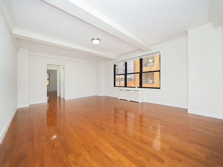 400 E 58th St #2G — Photo 1