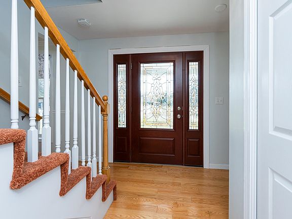 3rd image of 19 Farmington Drive