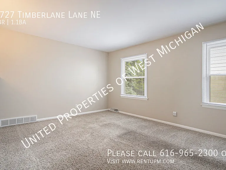 1727 Timberlane Ln NE — Photo 2