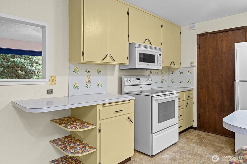4th image of 30071 10th Avenue SW