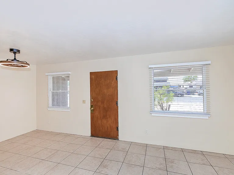2465 S 7th Ave — Photo 1