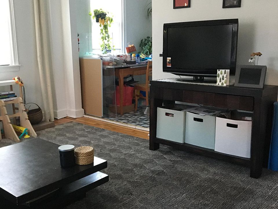 1st image of 656 W Park Ln #1