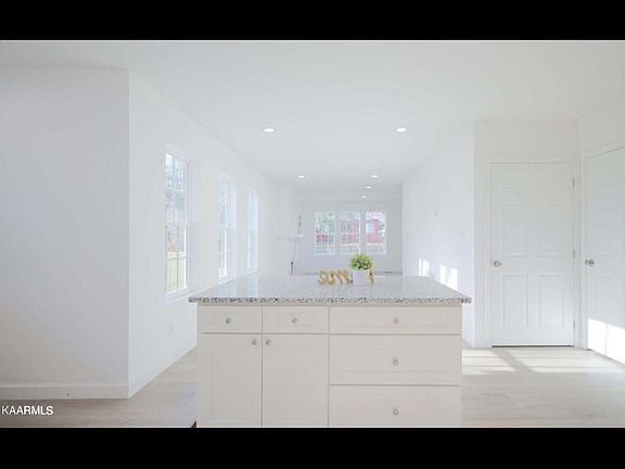 2nd image of 2833 E 5th Ave