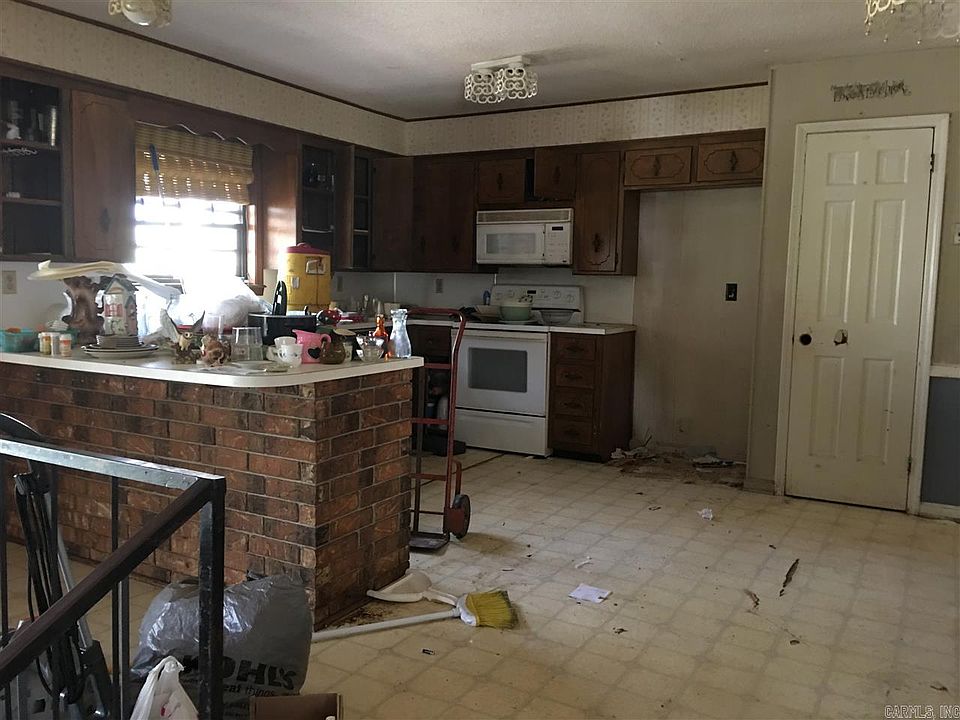 2nd image of 2810 Tara St