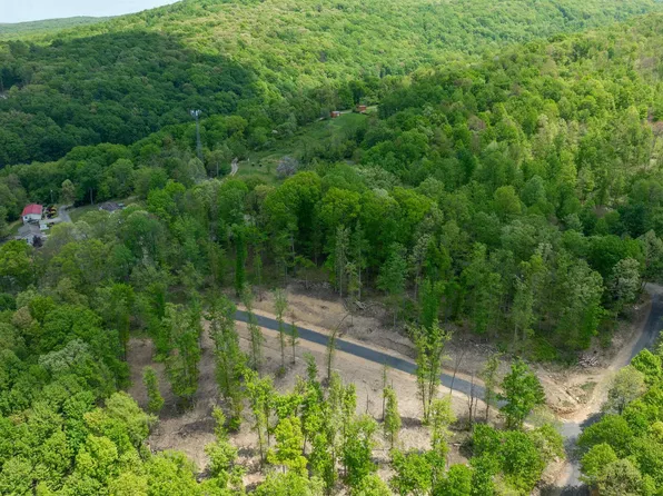 2 Whispering Rdg, Morgantown, WV 26501