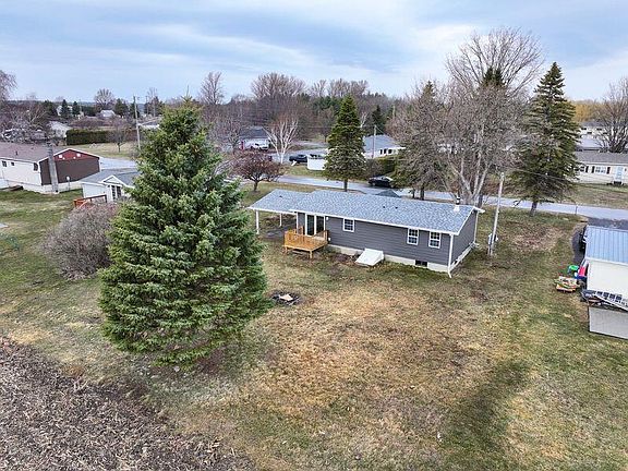 3rd image of 17 Columbus Dr