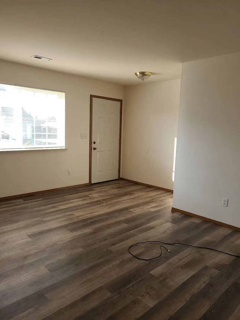 1301-1303 Shaker Pl — Photo 4