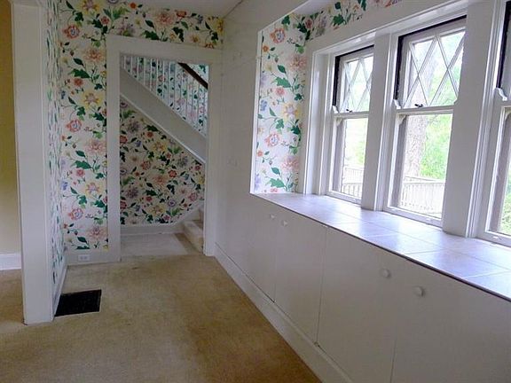 3rd image of 3303 Menlo Ave