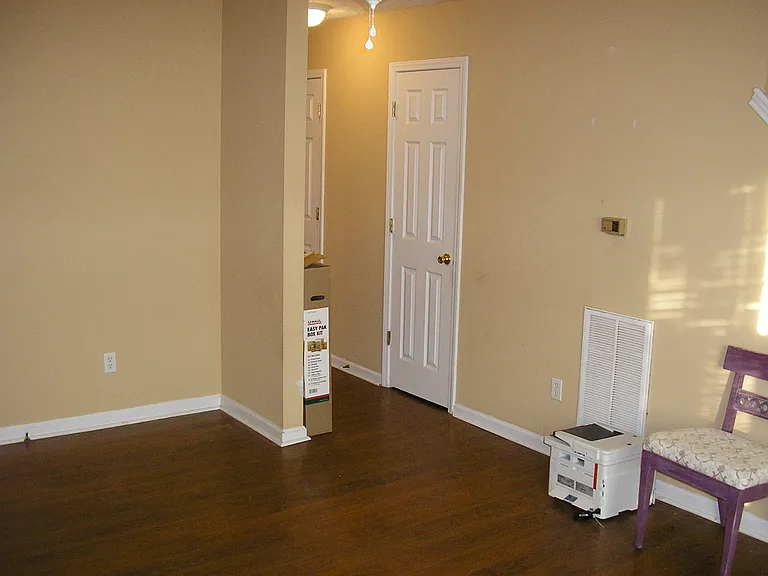 109 Hillridge Ct #D — Photo 3