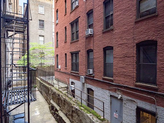4th image of 15 Sheridan Sq APT 1C