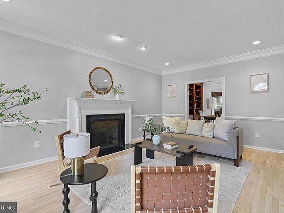 3rd image of 7036 River Oak Ct