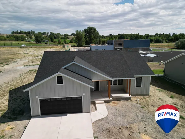 3716 Tam O Shanter Dr, Riverton, WY 82501