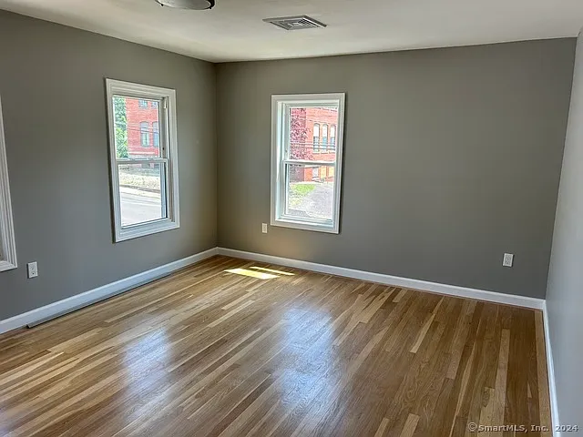38 Beecher St — Photo 4