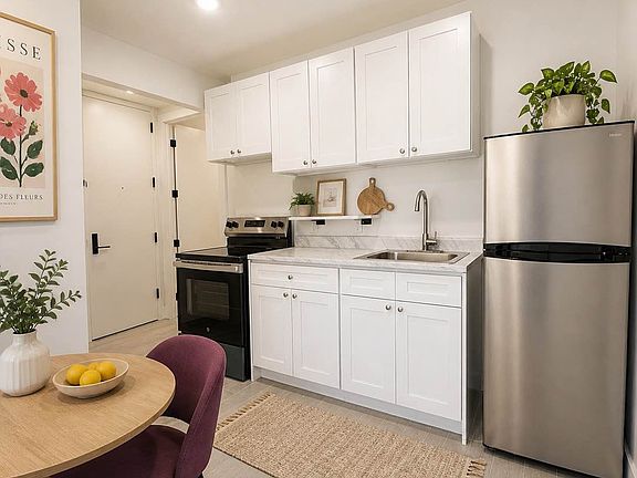 3rd image of 3051 Atlantic Ave #702N