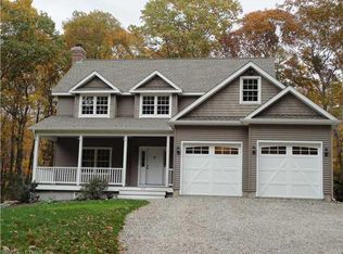 203 Niantic River Rd, Waterford, CT 06385