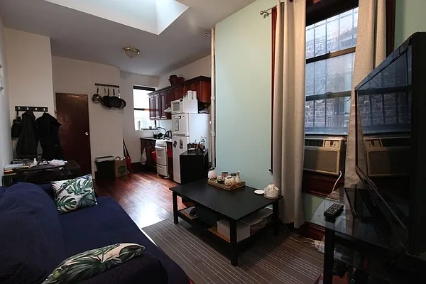 Rented by Compass | media 9