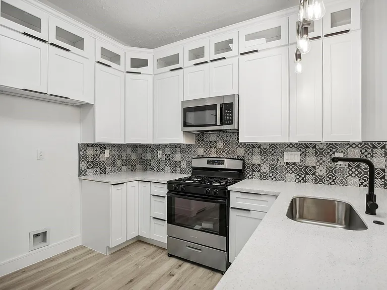 11615 Henley Dr — Photo 10