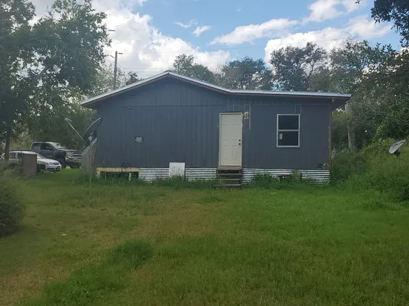 211 2nd St, Refugio, TX 78377