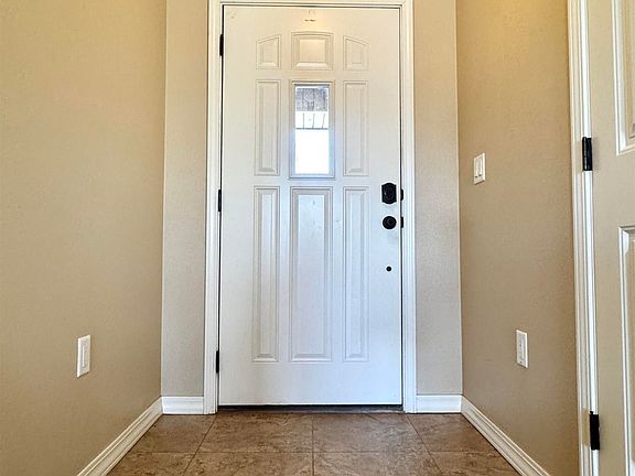 5th image of 2413 Flagstone Dr