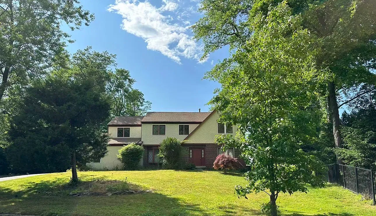 6 bed, 2.5 bath, 3127 sqft, $3,800 — Photo 1