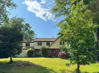 3 Pleasant Pl, North Brunswick, NJ 08902
