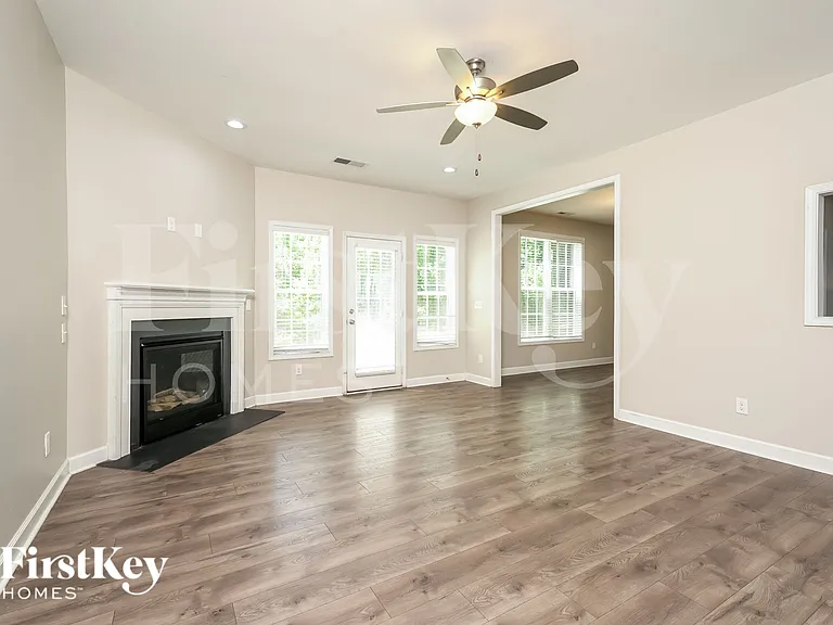 1818 Yarbrough Dr — Photo 5