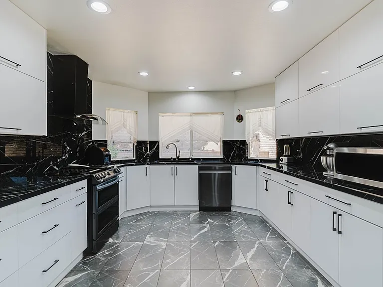 41201 Laidlaw Ln — Photo 14