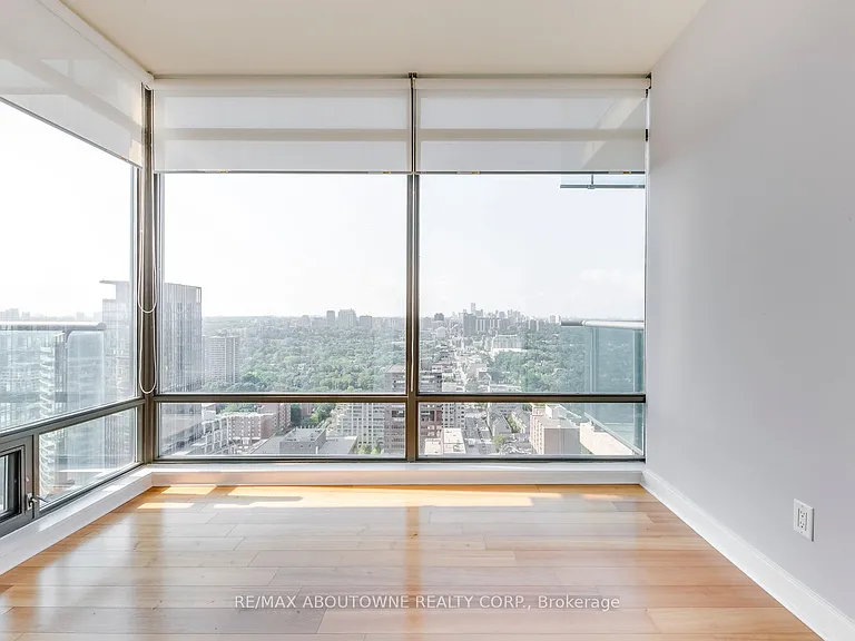 18 Yorkville Ave #3204 — Photo 22