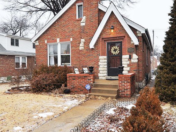 3rd image of 5737 Tholozan Ave