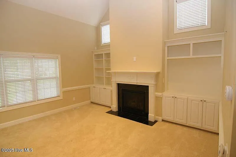 4 bed, 3.0 bath, $2,500 — Photo 4