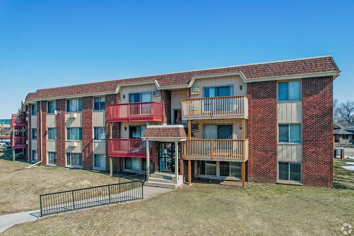 Building Photo - 7021 Brooklyn Blvd #216