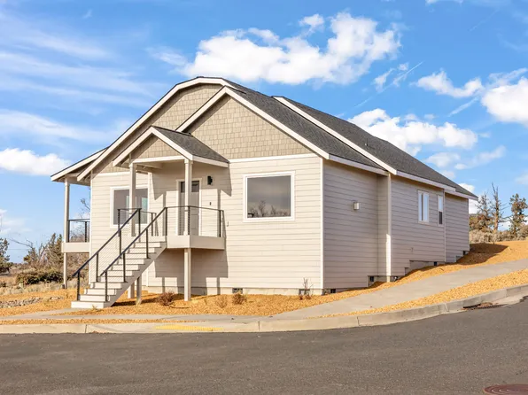 1050 SE Clover Ln, Madras, OR 97741