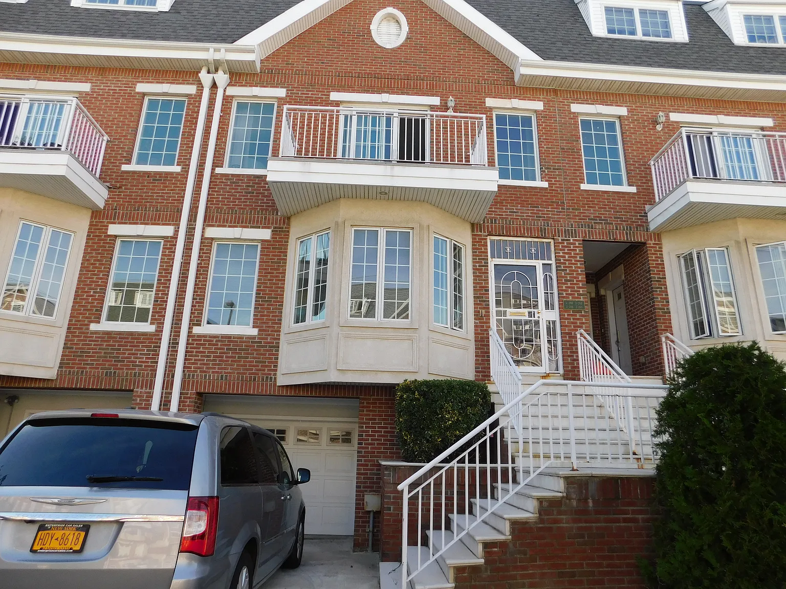 328 Soundview Ln — Photo 2