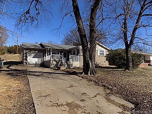 3rd image of 1109 E Pierce Ave