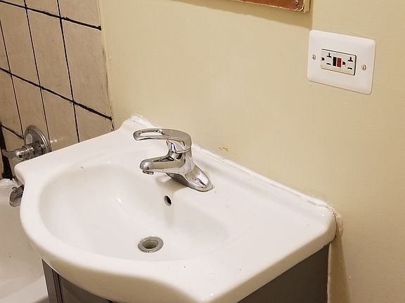 5th image of 1262 S Fairfield Ave #3