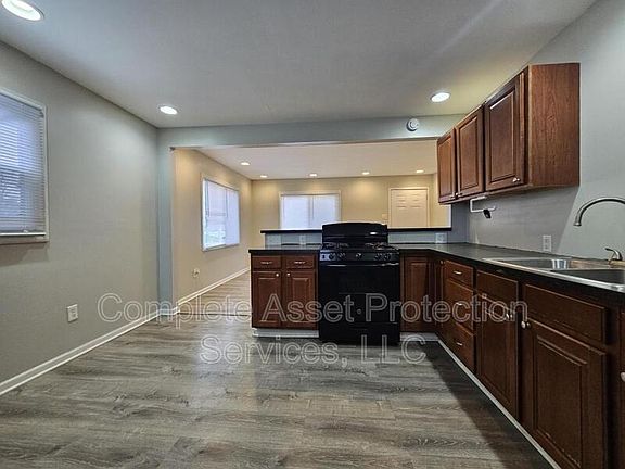 5th image of 5556 Washington St