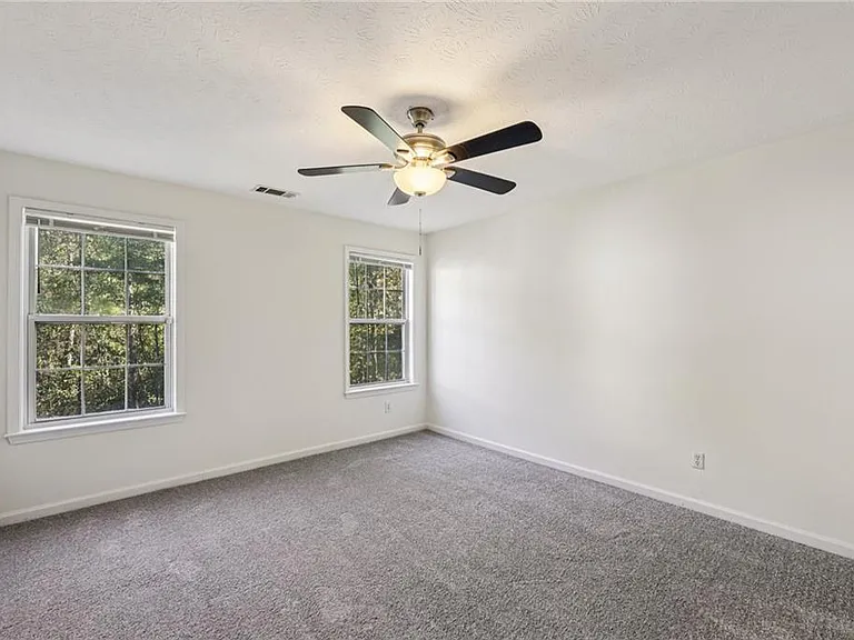 390 Manor Glen Dr — Photo 14