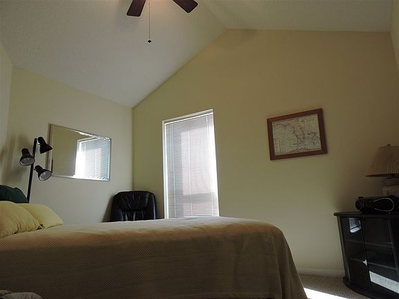5th image of 221 N Churchill Dr