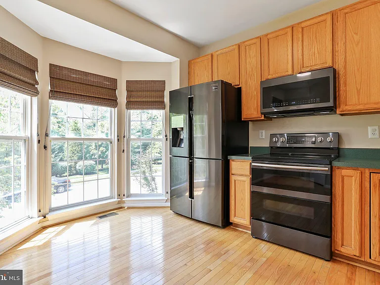 8818 Papillon Dr — Photo 23